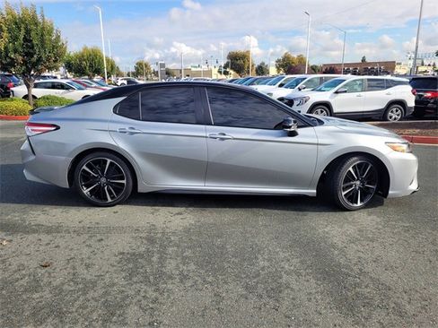 Used 2020 Toyota Camry XSE image 3