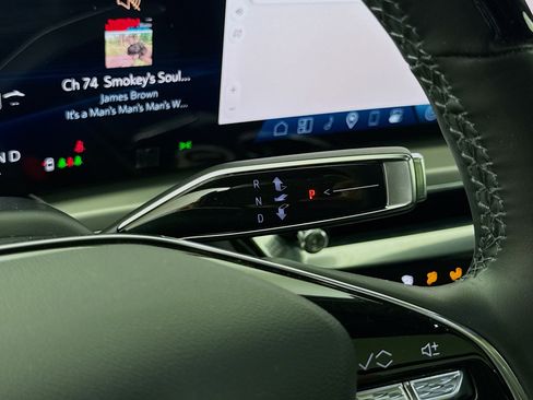 Used 2024 Cadillac Lyriq Sport image 17