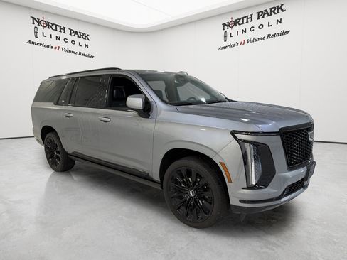 Used 2025 Cadillac Escalade ESV Sport Platinum w/ LPO, ONYX Package AWD/4WD image 7