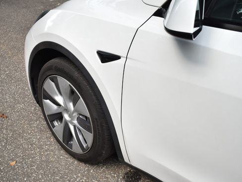 Used 2021 Tesla Model Y 2WD image 27