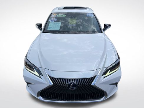Used 2019 Lexus ES 300h Ultra Luxury w/ Accessory Package 2 FWD image 4