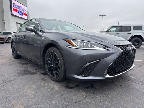 Used 2022 Lexus ES 300h F Sport w/ Accessory Package 2 image 3