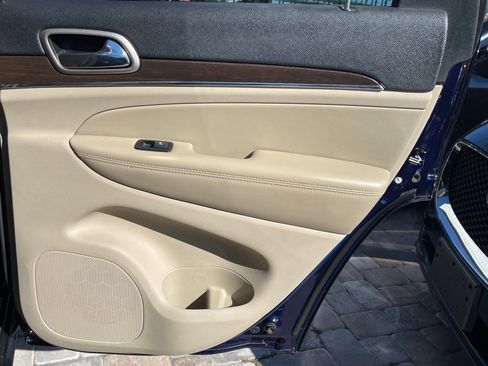 Used 2016 Jeep Grand Cherokee Limited image 34