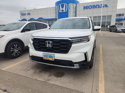 Used 2024 Honda Pilot EX-L image 3