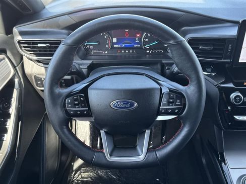 Used 2024 Ford Explorer ST-Line w/ Class IV Trailer Tow Package image 10