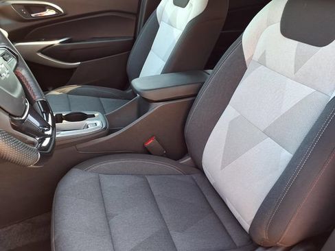 Used 2024 Chevrolet Trax RS FWD image 3