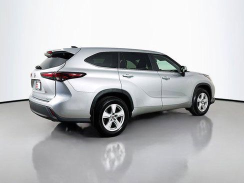 Certified 2024 Toyota Highlander LE AWD/4WD image 7