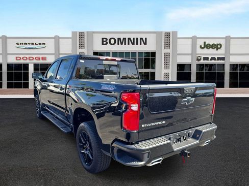 Used 2025 Chevrolet Silverado 1500 LT Trail Boss w/ Convenience Package II AWD/4WD image 4