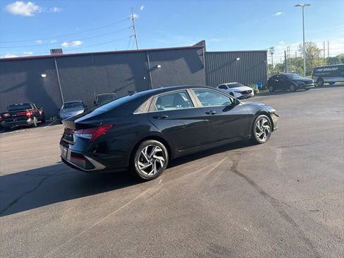 Used 2025 Hyundai Elantra SEL FWD image 6