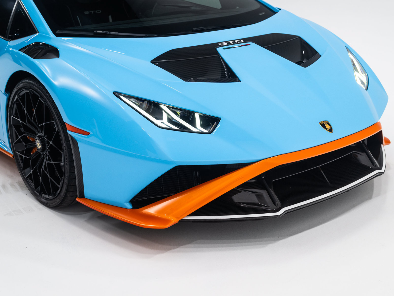 Used 2022 Lamborghini Huracan STO RWD image 14