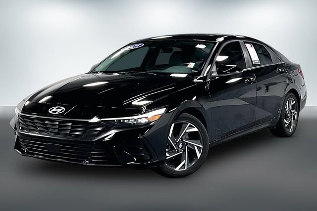 Used 2025 Hyundai Elantra Limited FWD image 3