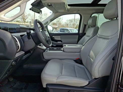 Used 2025 Ford Expedition Active image 15