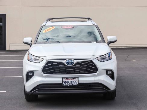 Certified 2024 Toyota Highlander XLE AWD/4WD image 2