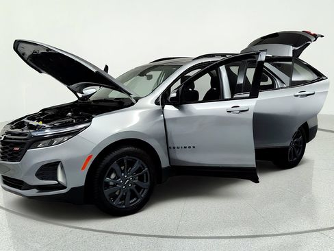 Used 2024 Chevrolet Equinox RS w/ LPO, Floor Liner Package FWD image 9