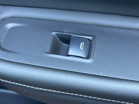 Used 2024 GMC Terrain SLE image 22