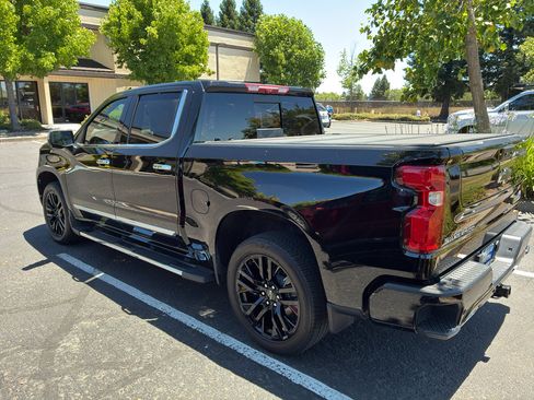 Used 2025 Chevrolet Silverado 1500 High Country w/ High Country Premium Package AWD/4WD image 9