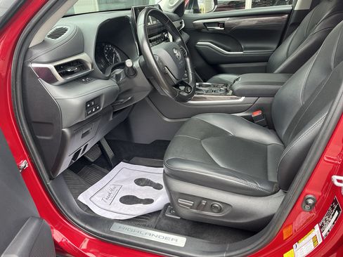 Used 2021 Toyota Highlander Limited AWD/4WD image 3