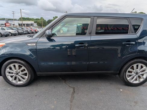 Used 2019 Kia Soul + FWD image 4