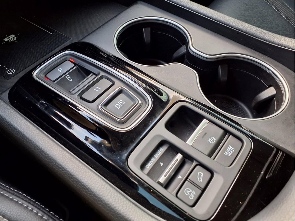 Used 2025 Honda Pilot Touring image 18