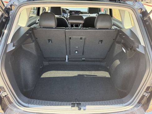 Used 2025 Volkswagen Taos SE FWD image 30