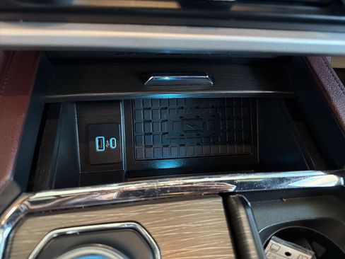 Used 2024 Ford Expedition Limited AWD/4WD image 29