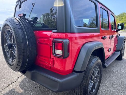 Used 2024 Jeep Wrangler Unlimited Sport AWD/4WD image 7