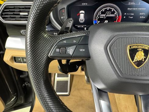 Used 2021 Lamborghini Urus image 22