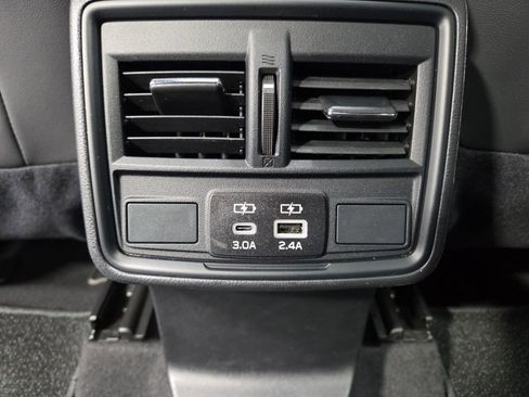 Used 2025 Subaru Forester Premium AWD/4WD image 30