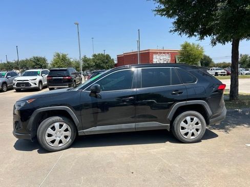 Used 2020 Toyota RAV4 LE FWD image 6