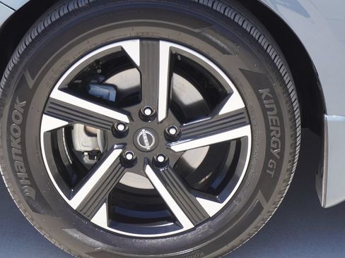 Used 2025 Nissan Sentra SV FWD image 4