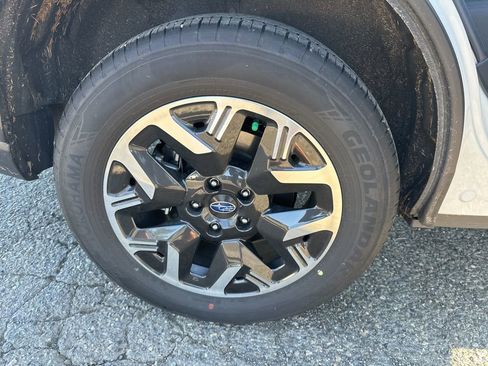 Used 2025 Subaru Forester Premium image 12