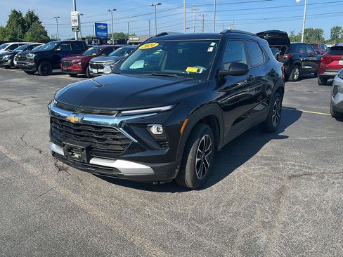 Used 2024 Chevrolet TrailBlazer LT w/ Driver Confidence Package AWD/4WD image 5