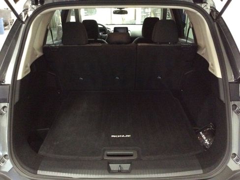 Used 2022 Nissan Rogue SV image 5