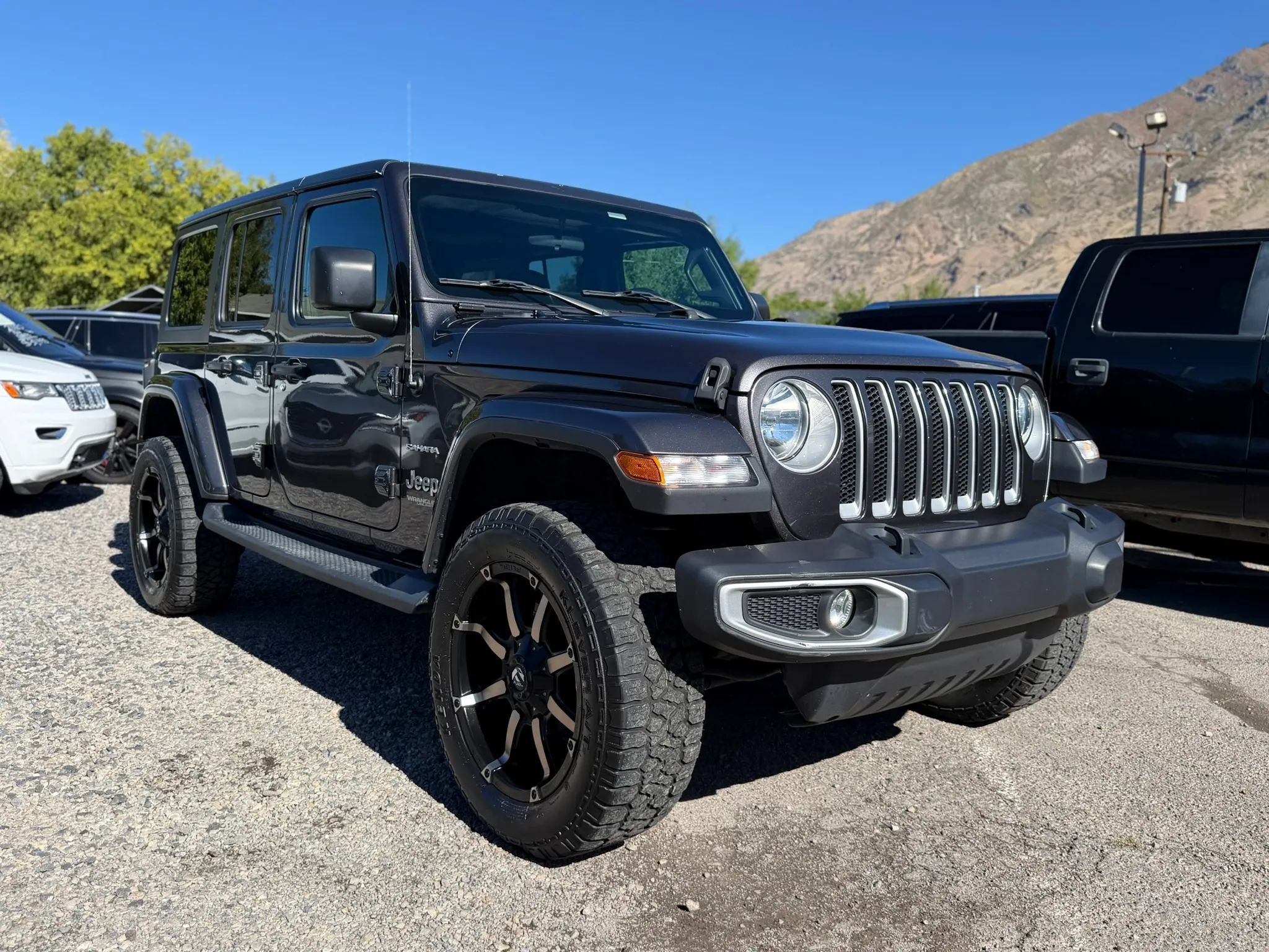 Used 2019 Jeep Wrangler Unlimited Sahara w/ Safety Group AWD/4WD image 1