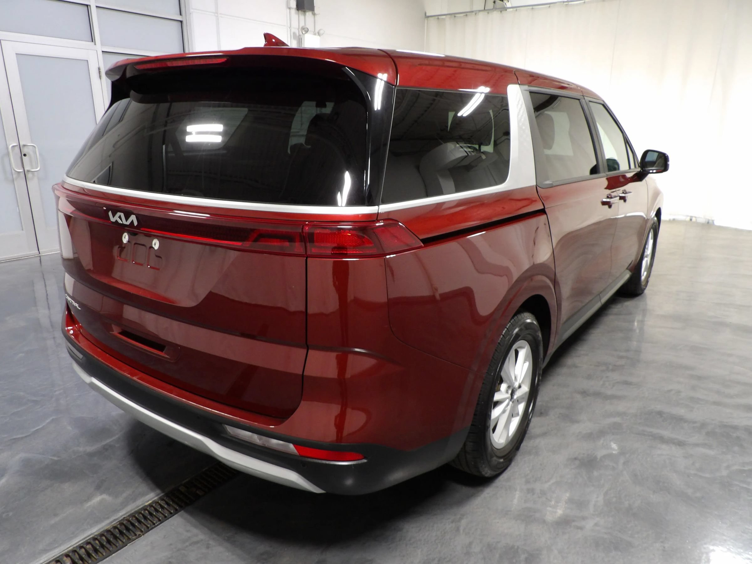 Used 2024 Kia Carnival LX FWD image 5