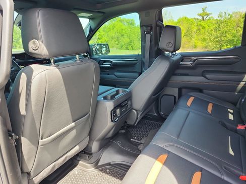 Used 2024 GMC Sierra 1500 AT4 w/ Technology Package AWD/4WD image 15