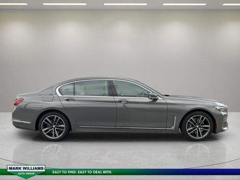 Used 2022 BMW 750i xDrive w/ Executive Package image 2