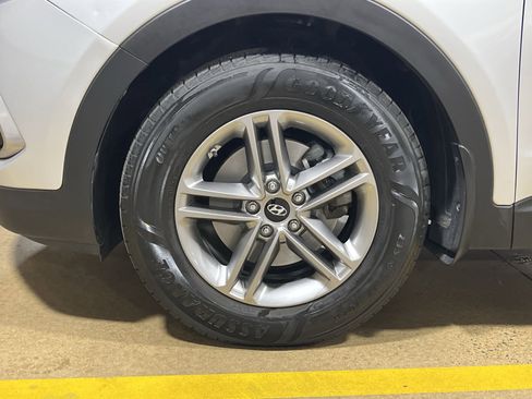 Used 2017 Hyundai Santa Fe Sport image 12