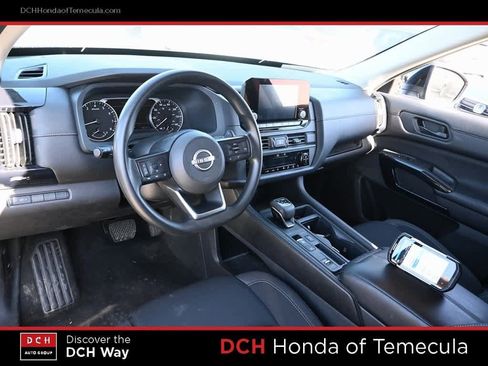 Used 2024 Nissan Pathfinder S image 8