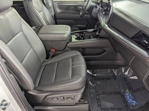 Used 2025 Chevrolet Tahoe RST w/ RST Performance Edition image 28