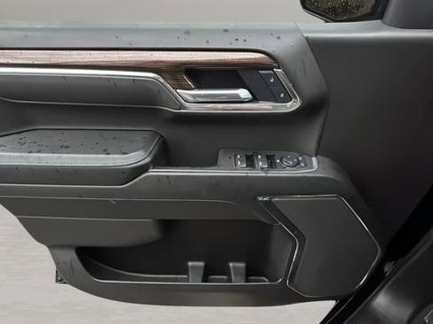 Used 2025 Chevrolet Silverado 1500 LT image 17