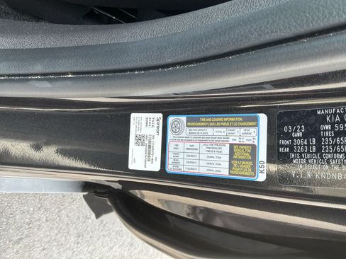 Used 2024 Kia Carnival LX FWD image 34
