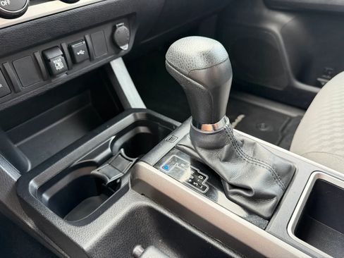 Used 2020 Toyota Tacoma SR5 RWD image 17