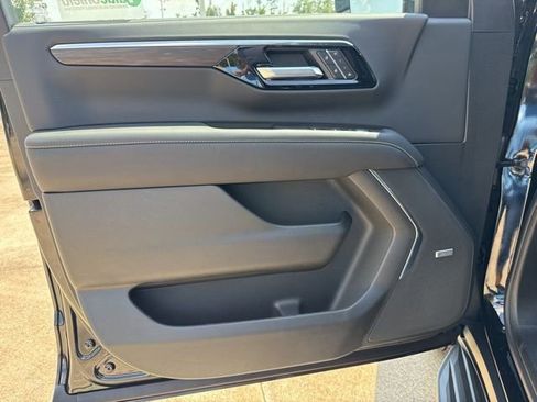 New 2025 Chevrolet Suburban Premier image 34