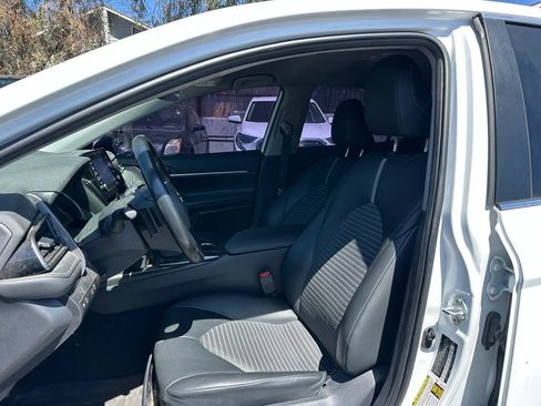 Used 2024 Toyota Camry SE FWD image 9