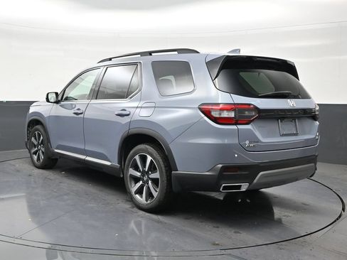 Used 2024 Honda Pilot Touring image 3