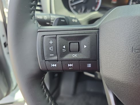 Used 2025 Nissan Rogue SV FWD image 18