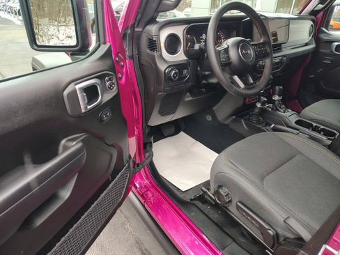 Certified 2024 Jeep Wrangler Willys image 14