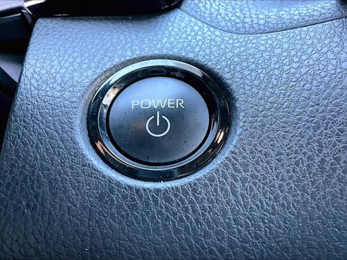 Used 2025 Toyota Camry SE image 31