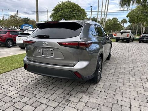 Used 2025 Toyota Highlander XLE FWD image 36